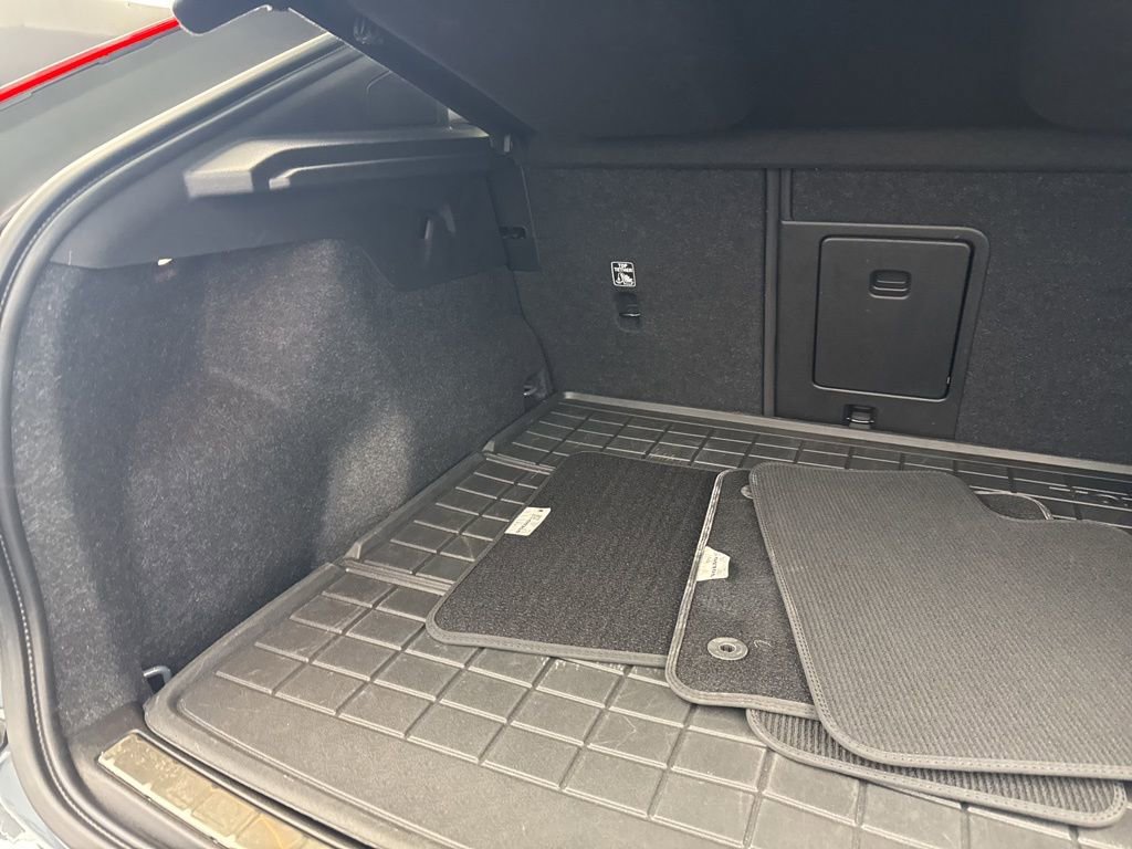 Used 2023 Volvo C40 P8 Recharge Ultimate w/ Protection Package Premier image 36