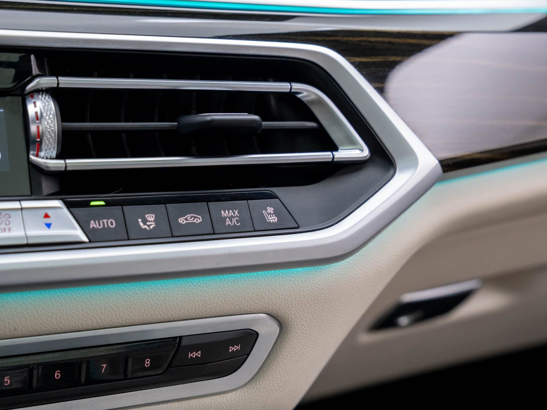 Used 2021 BMW X5 M50i image 29