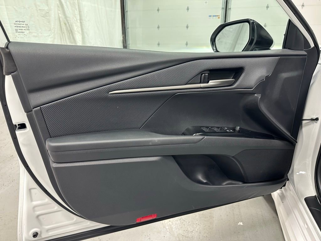 Used 2026 Toyota Camry SE image 8