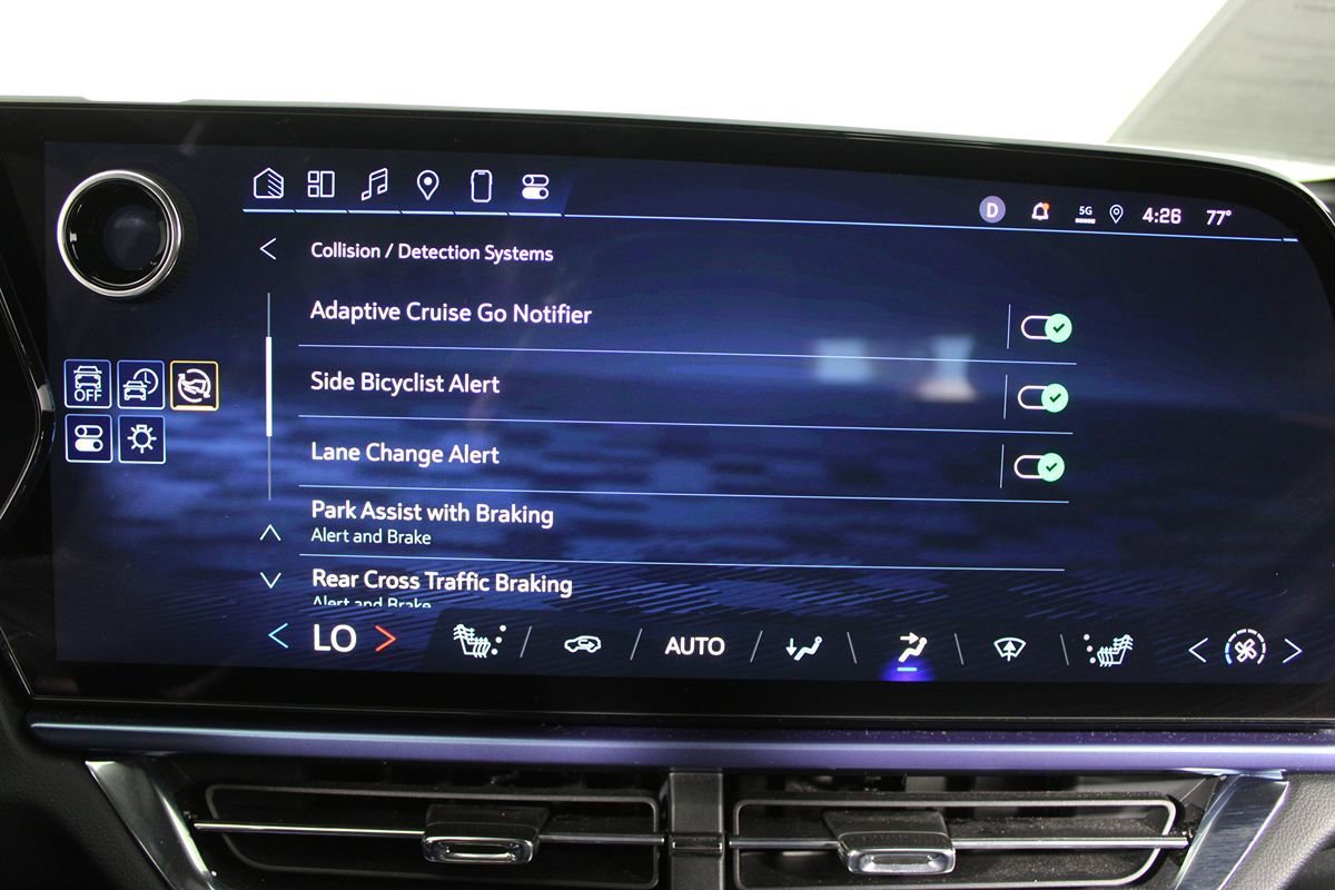 Used 2025 Chevrolet Equinox EV LT w/ Convenience Package image 17