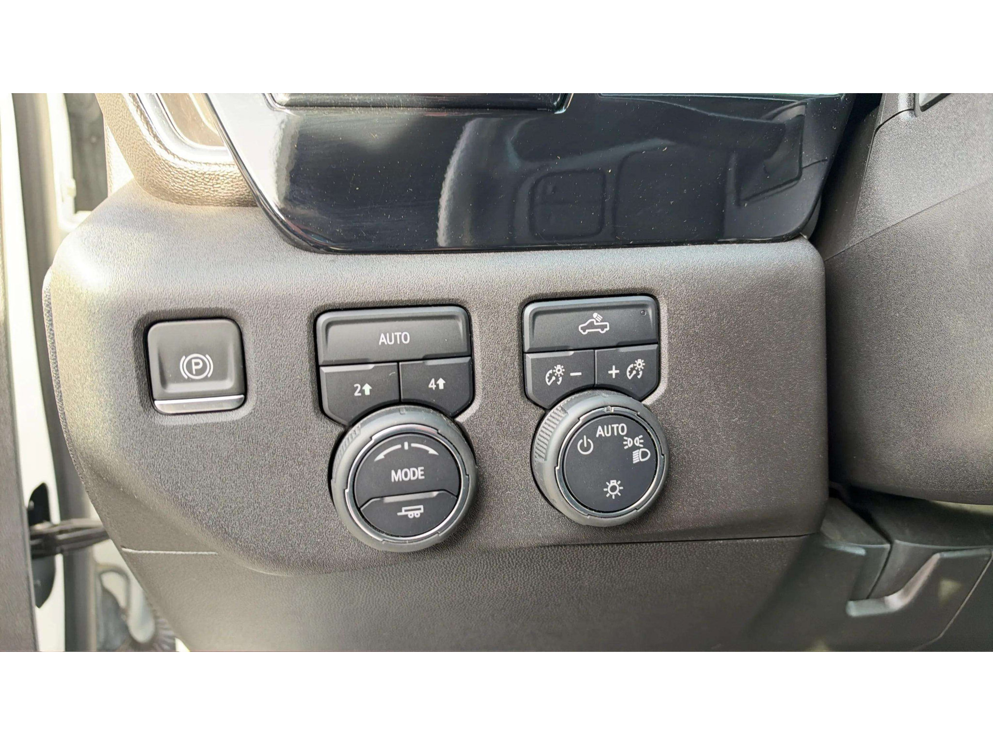 Used 2023 Chevrolet Silverado 1500 LT AWD/4WD image 19