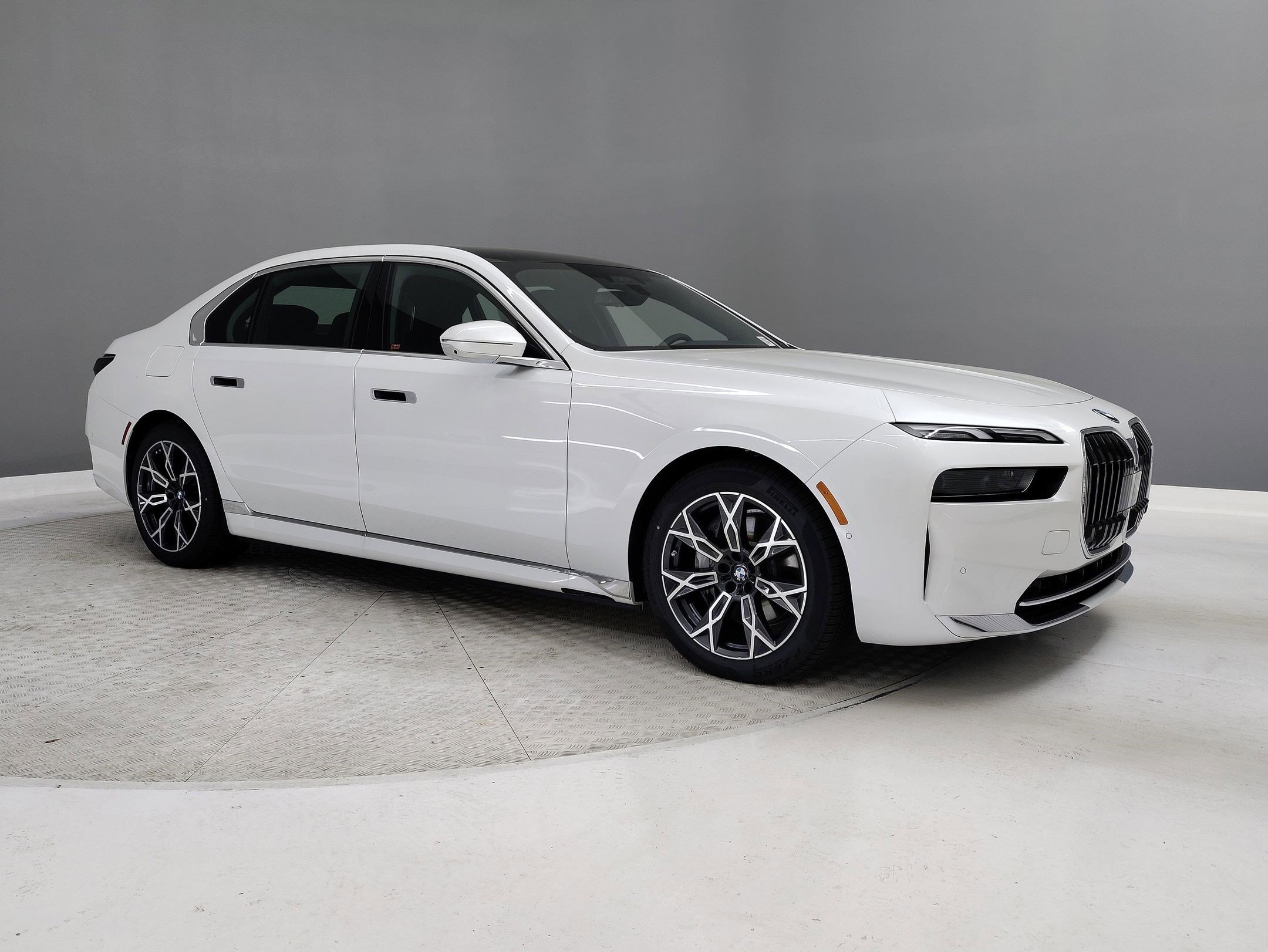 Used 2025 BMW i7 xDrive60 image 26