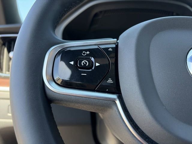 Used 2023 Volvo XC60 B5 Plus w/ Protection Package Premier image 23