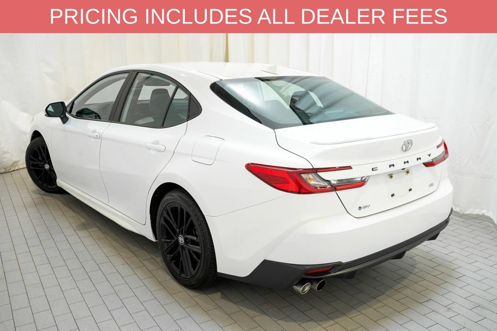 Used 2025 Toyota Camry SE FWD image 3