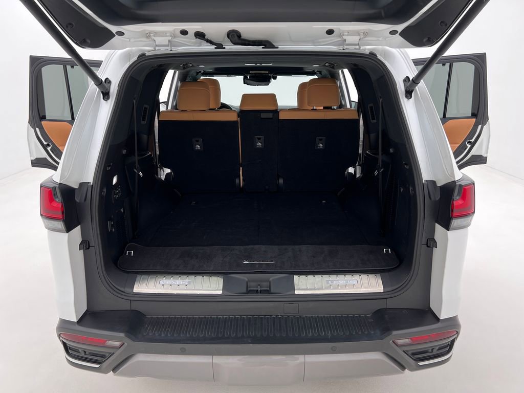 Certified 2024 Lexus LX 600 4WD w/ Luxury Package image 24