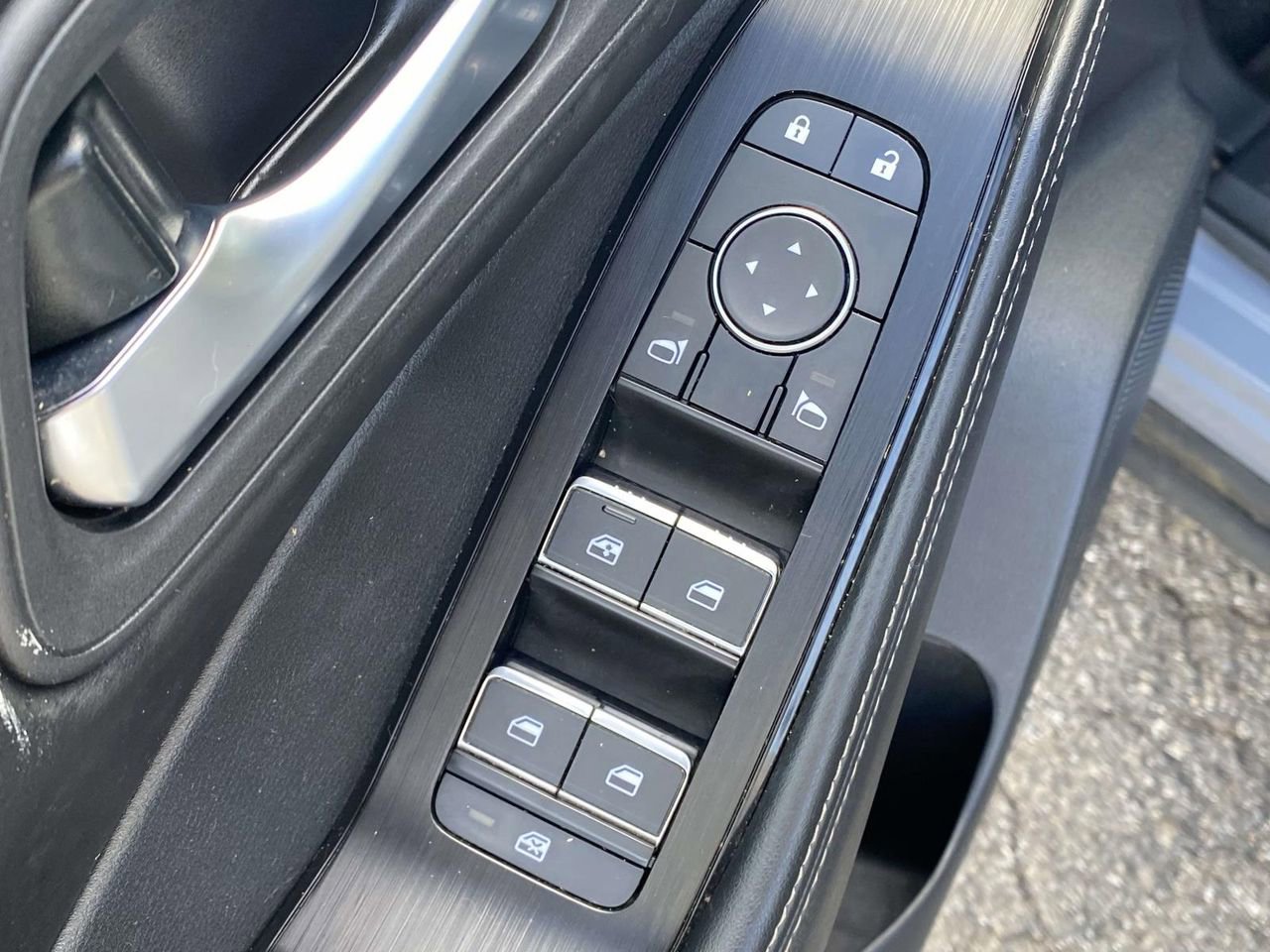 Used 2024 Nissan Rogue SL image 16