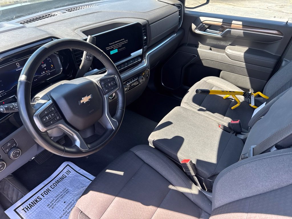 Used 2023 Chevrolet Silverado 1500 LT AWD/4WD image 6