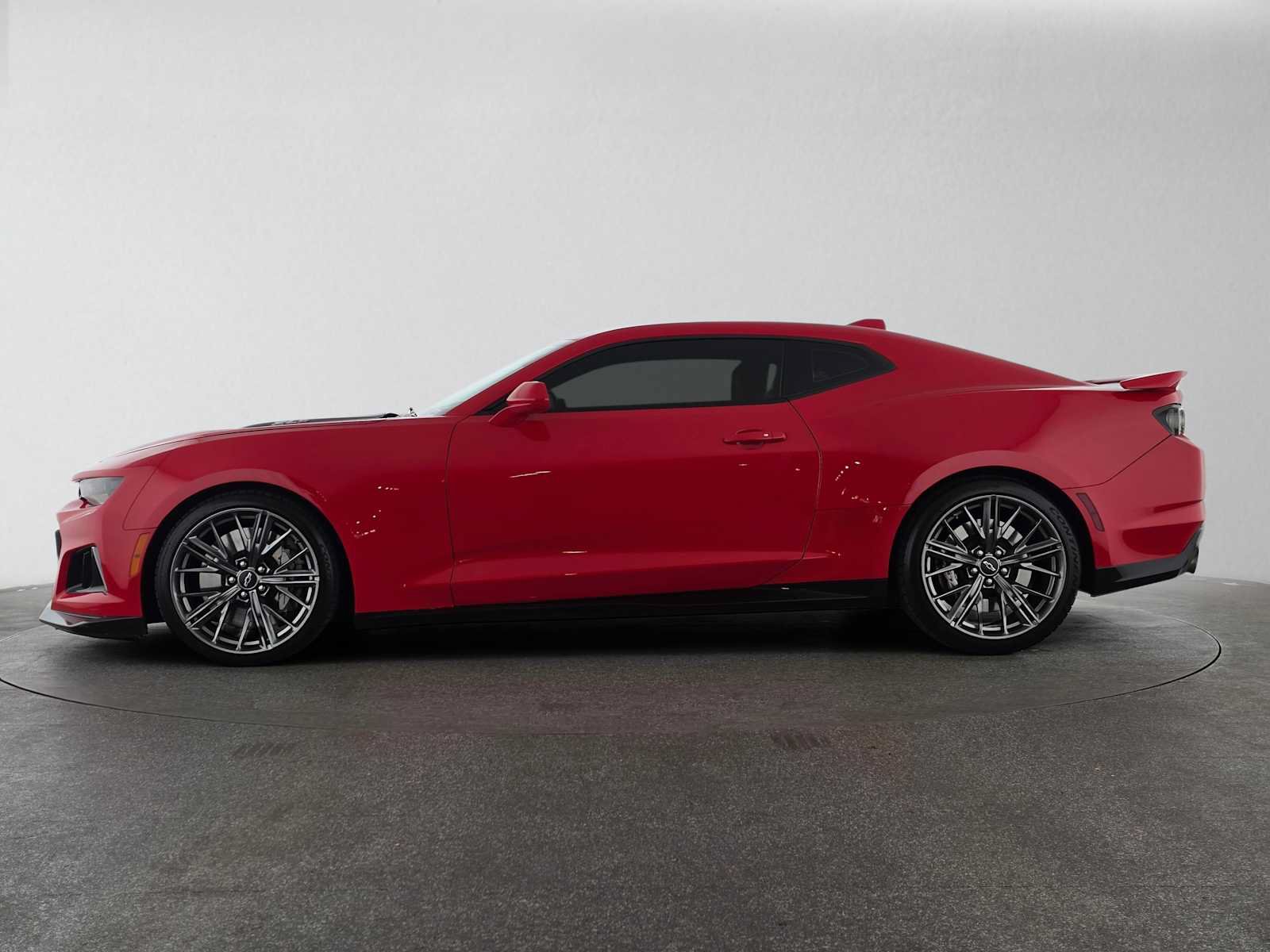Used 2022 Chevrolet Camaro ZL1 RWD image 6
