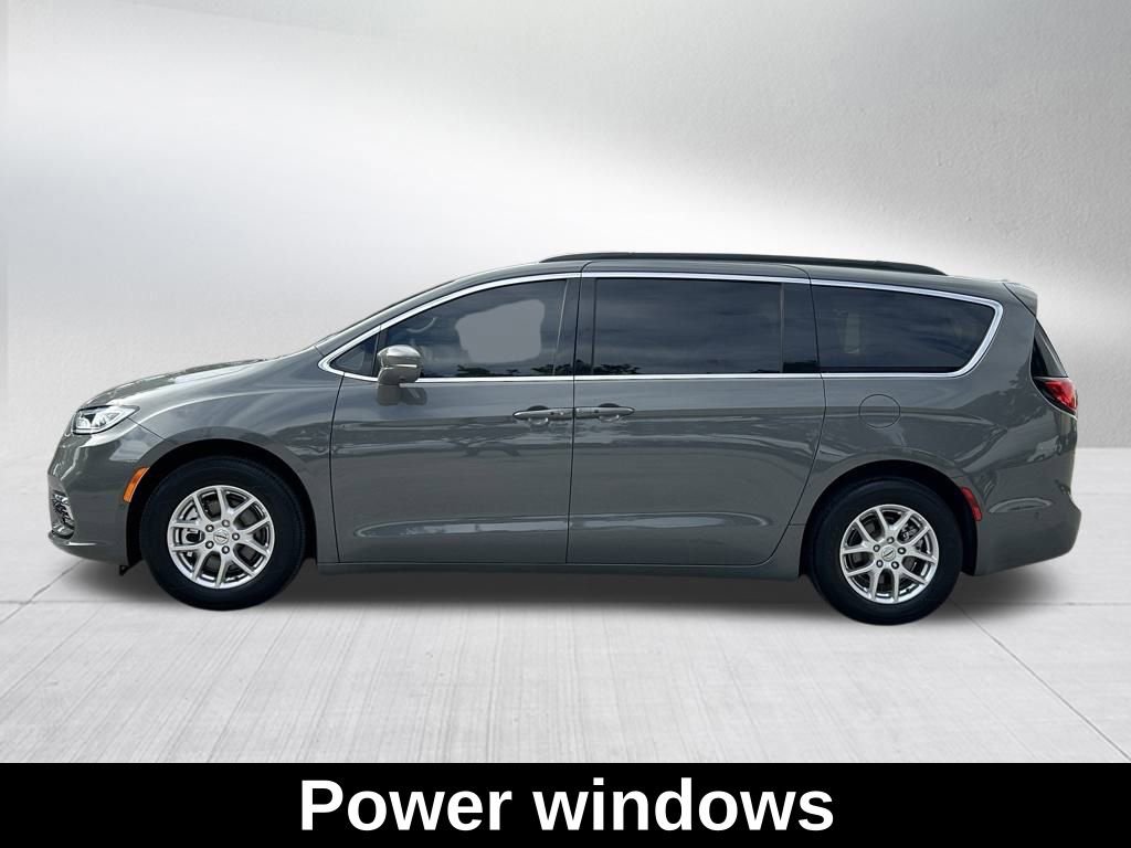Certified 2022 Chrysler Pacifica Touring-L image 9