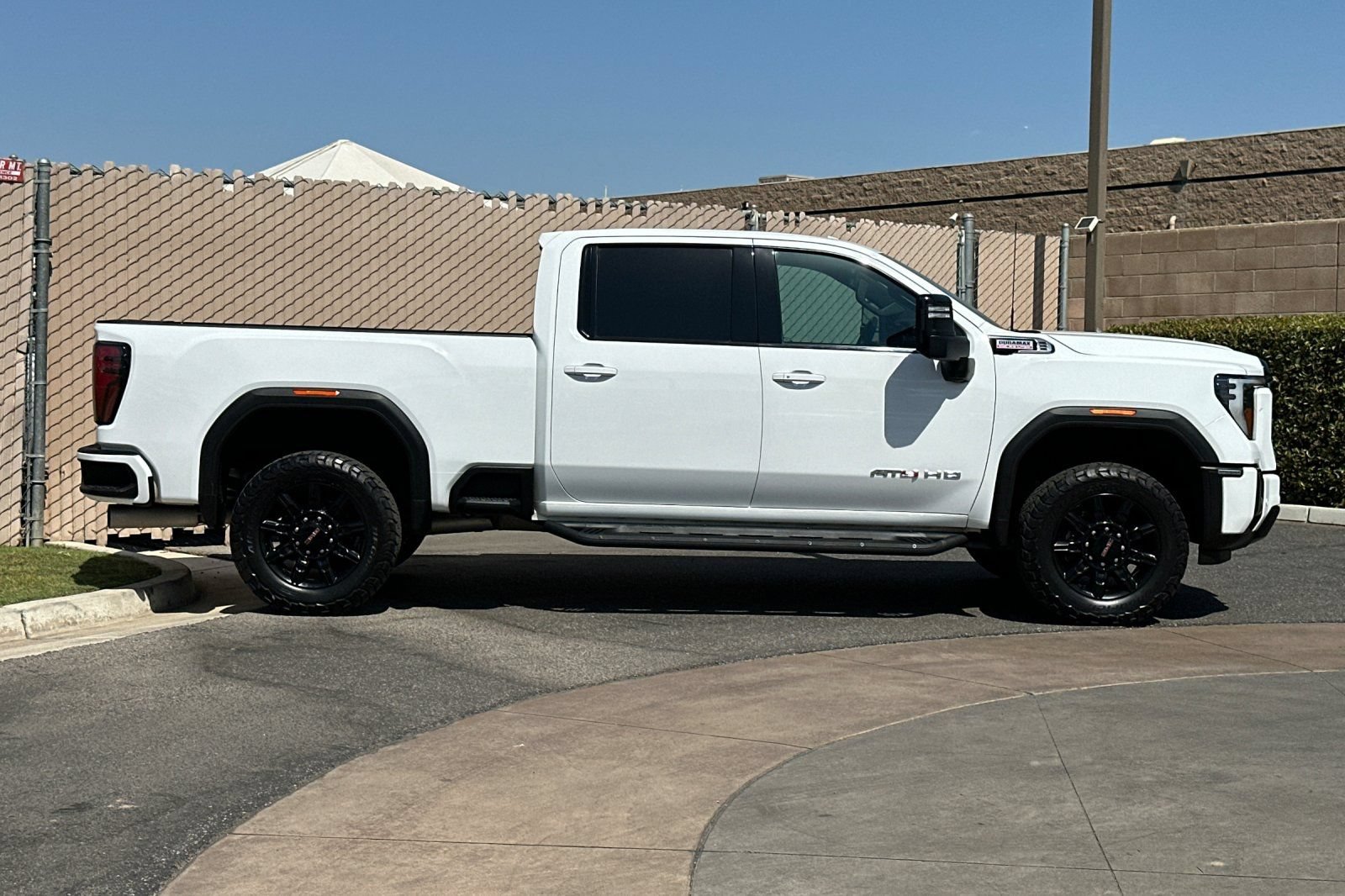 Used 2024 GMC Sierra 2500 AT4 w/ AT4 Preferred Package AWD/4WD image 3