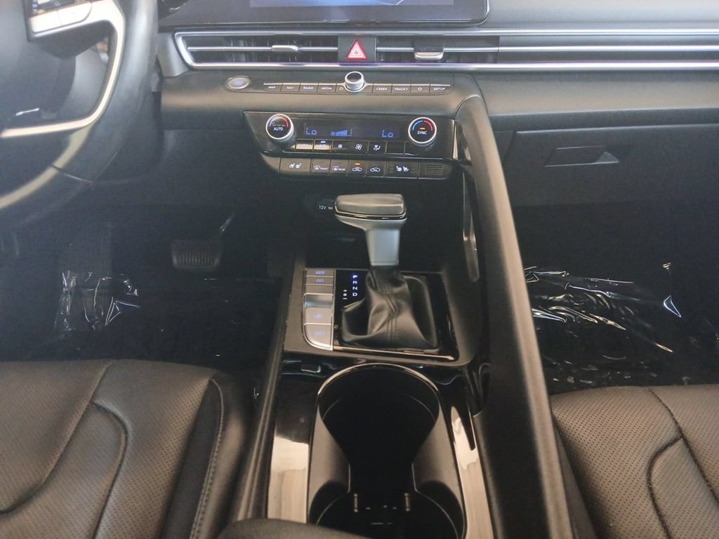 Used 2022 Hyundai Elantra Limited w/ Cargo Package FWD image 11