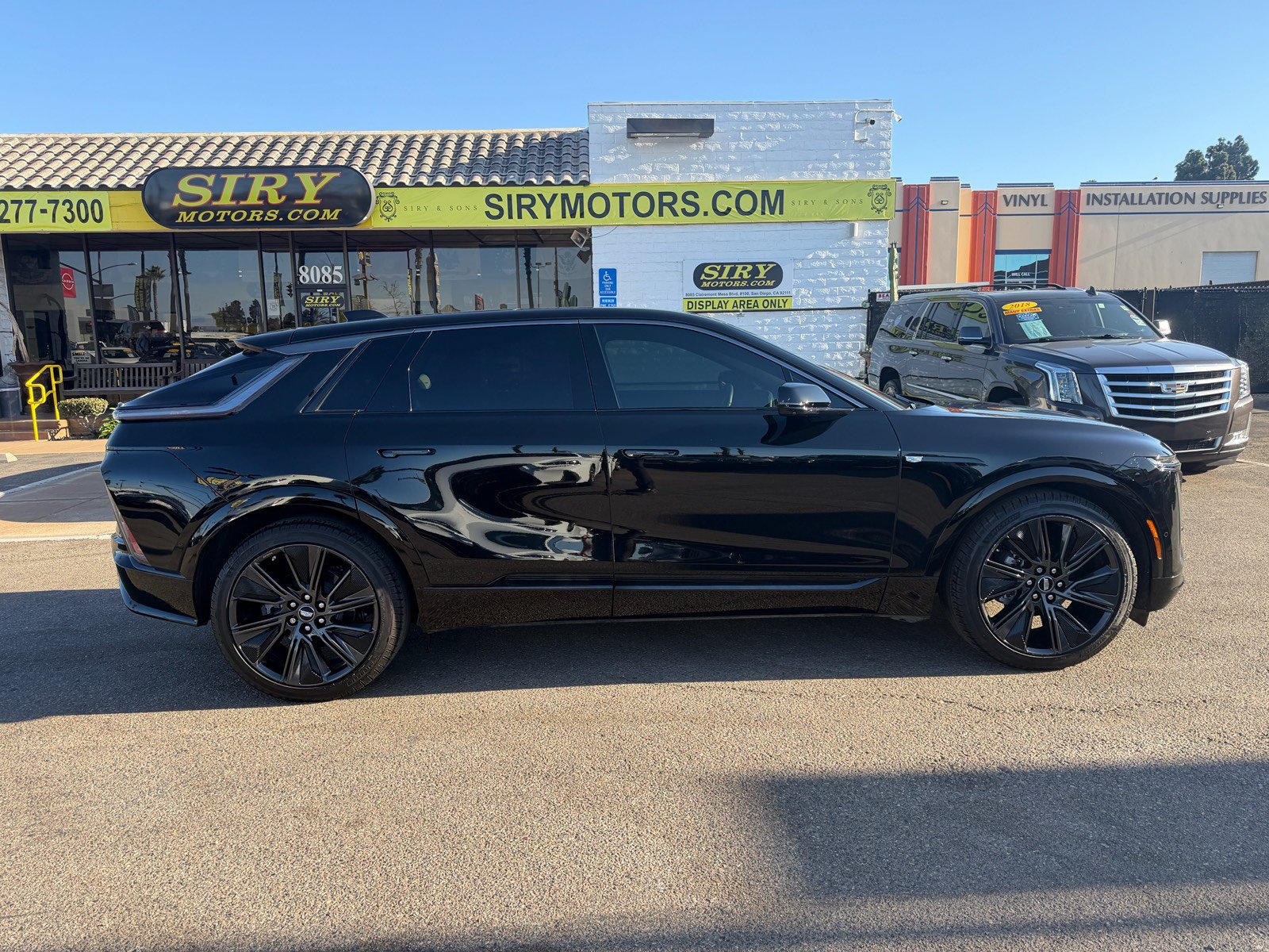 Used 2024 Cadillac Lyriq Sport AWD/4WD image 2