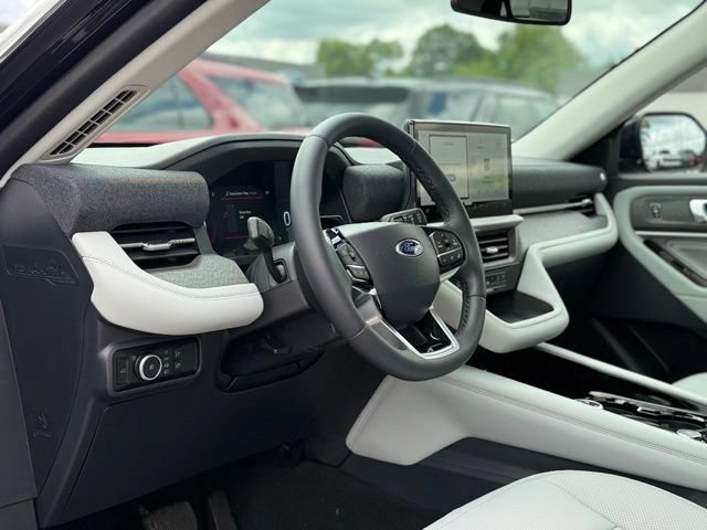 New 2026 Ford Explorer Platinum w/ LUX Leather Package AWD/4WD image 17