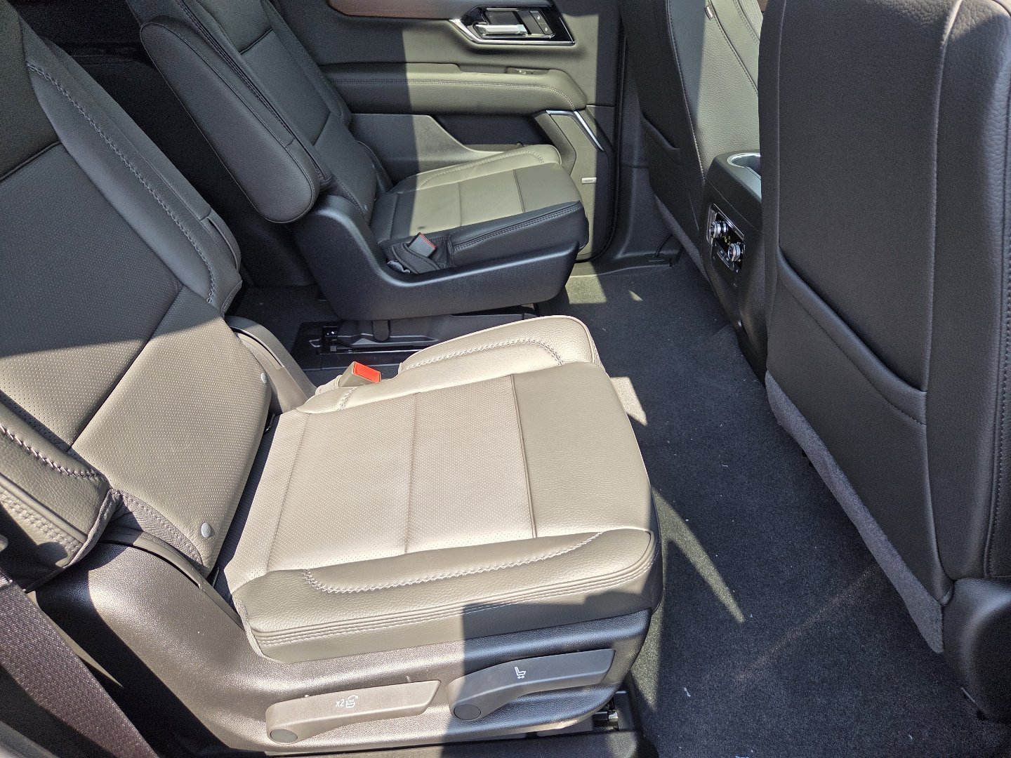 New 2026 GMC Yukon Denali w/ Sun & Power Step Package AWD/4WD image 23