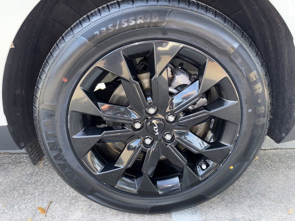 Used 2024 Kia Carnival SX image 40