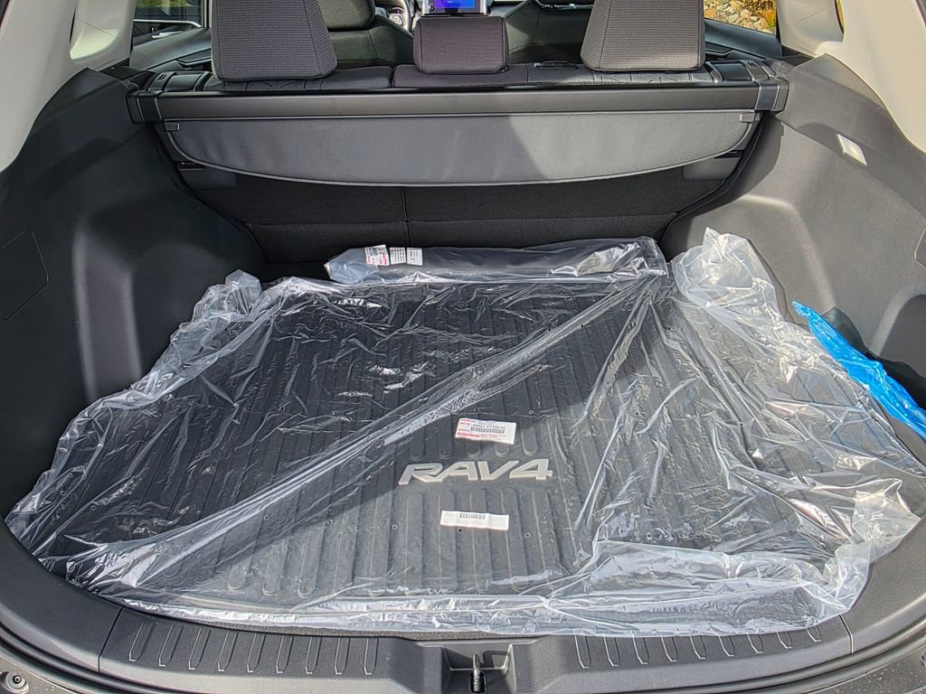 Used 2025 Toyota RAV4 XLE image 24