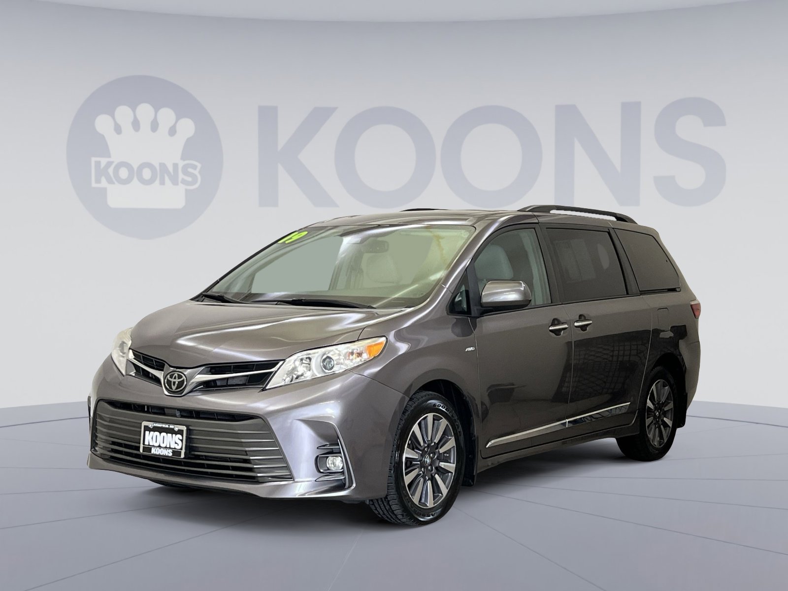 Used 2019 Toyota Sienna XLE w/ XLE Navigation Package image 1