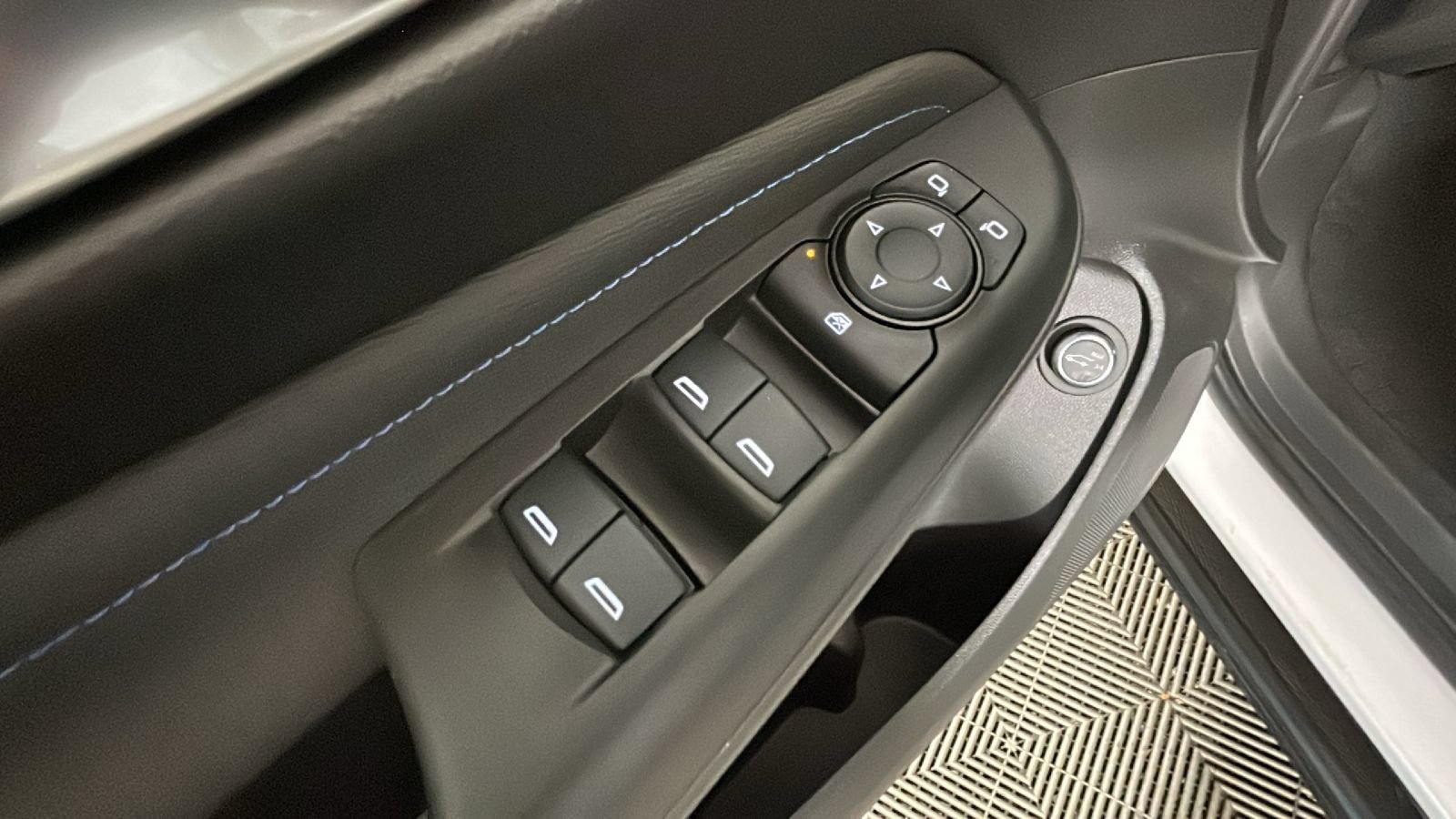 Used 2024 Buick Envista Sport Touring w/ Convenience I Package FWD image 13