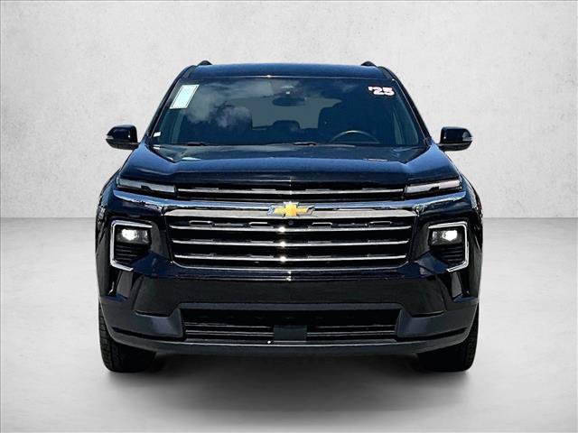 Used 2025 Chevrolet Traverse LT FWD image 3