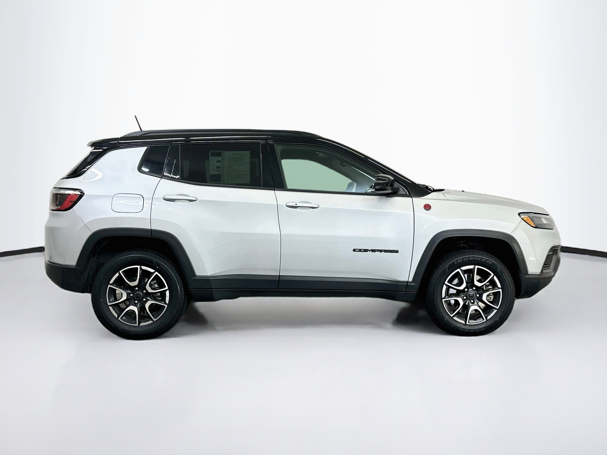 Used 2025 Jeep Compass Trailhawk AWD/4WD image 10