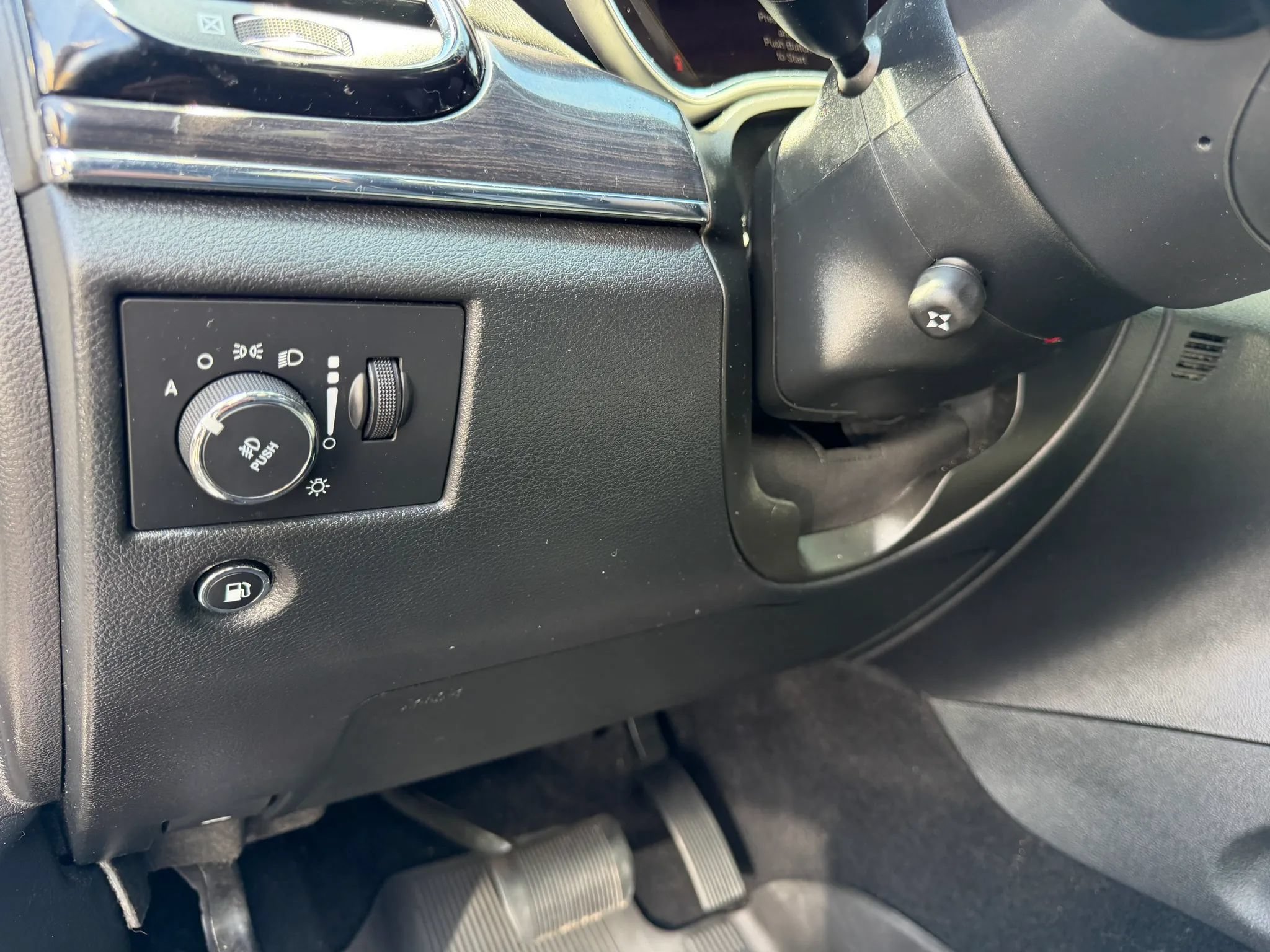 Used 2020 Jeep Grand Cherokee Overland AWD/4WD image 25