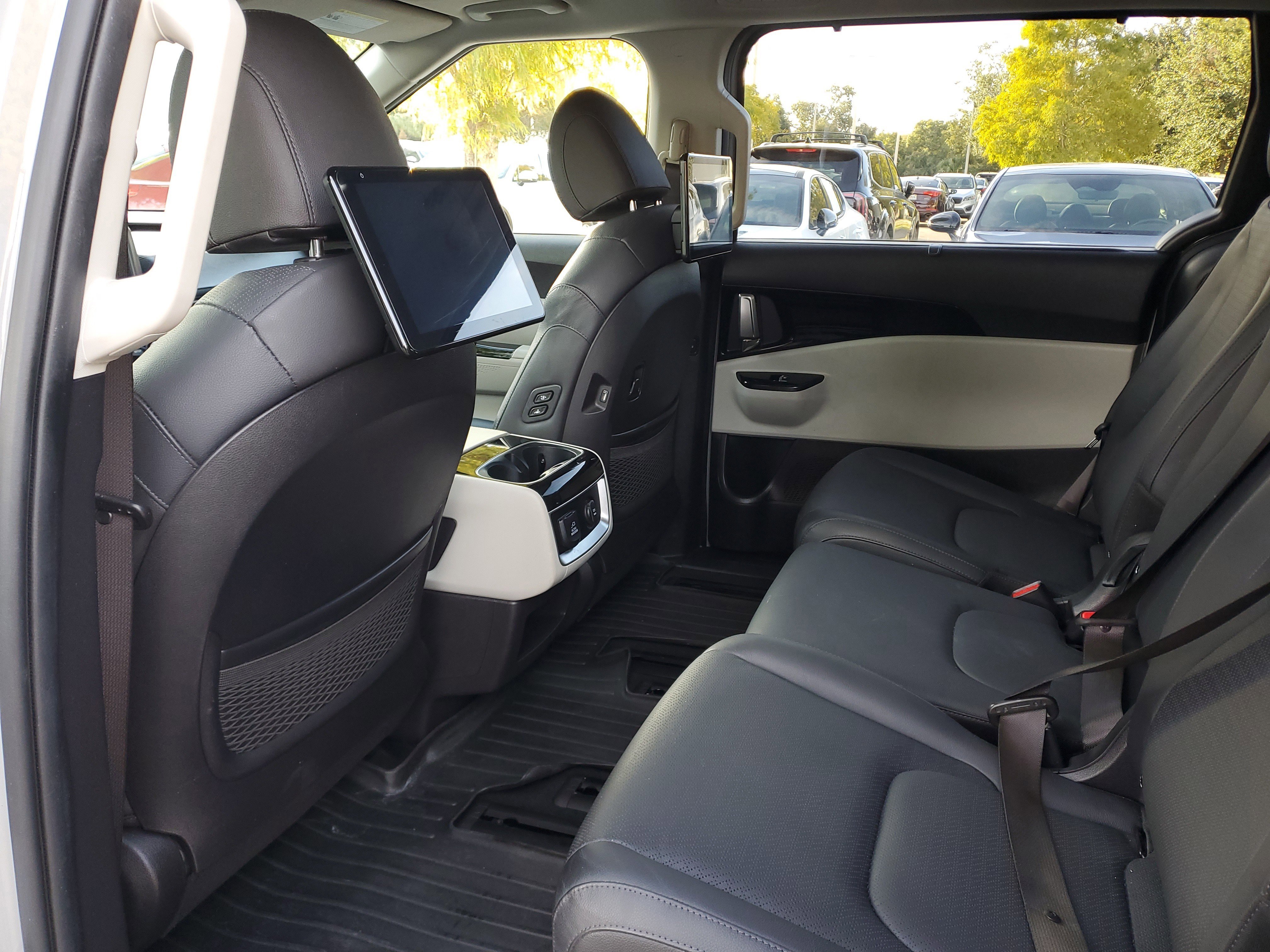 Certified 2023 Kia Carnival SX Prestige image 9