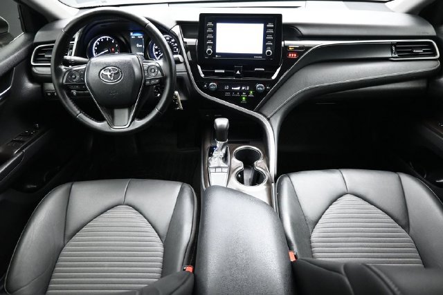 Used 2022 Toyota Camry SE FWD image 11
