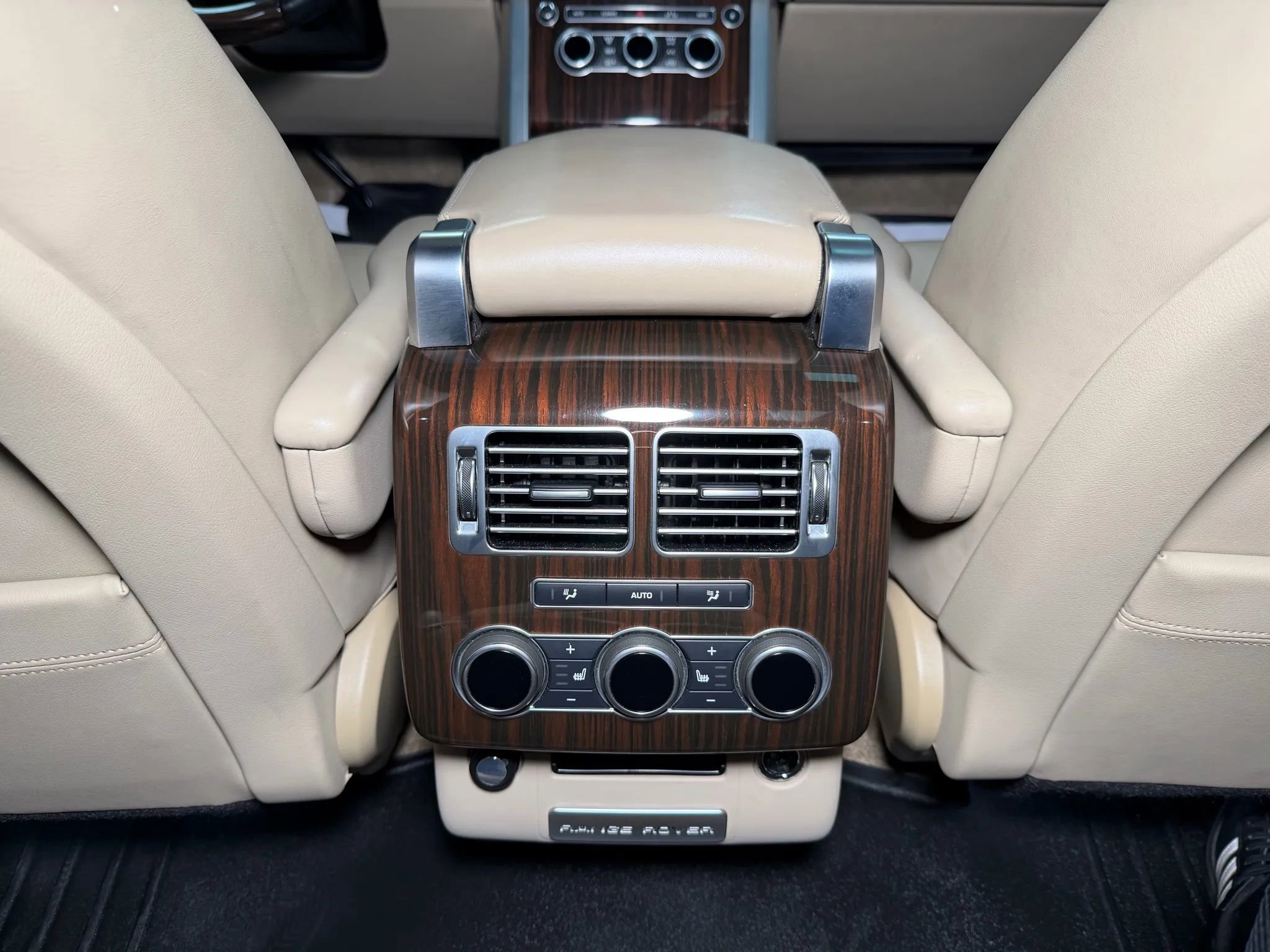 Used 2016 Land Rover Range Rover HSE image 26