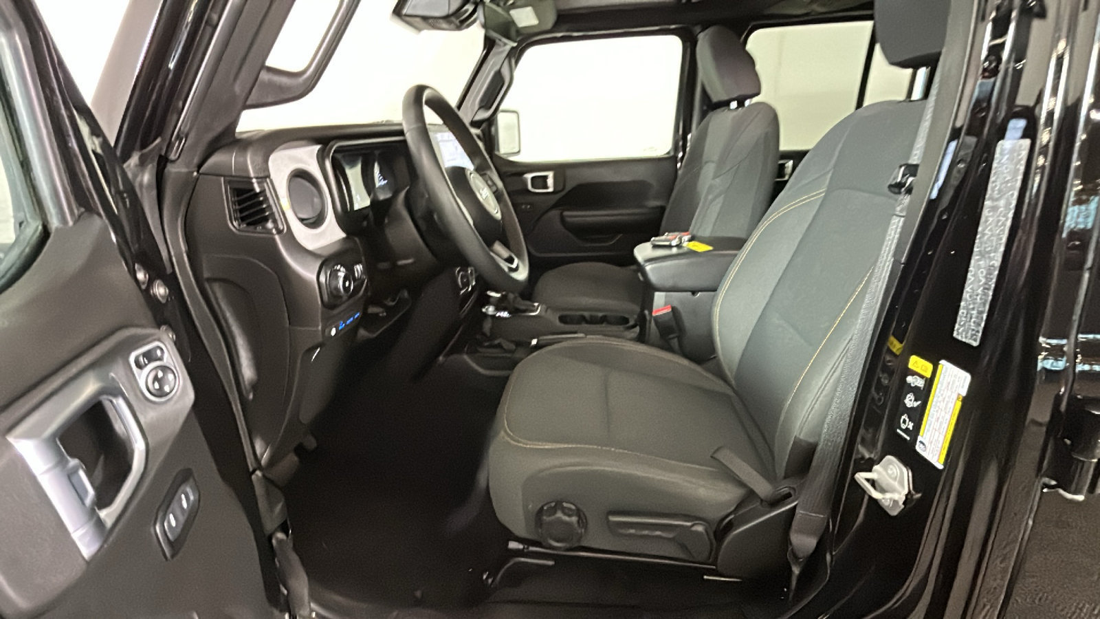 Used 2024 Jeep Wrangler Unlimited AWD/4WD image 13