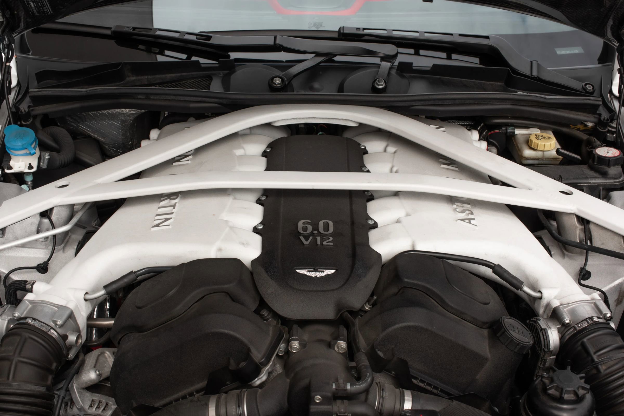 Used 2014 Aston Martin Vanquish Coupe RWD image 25