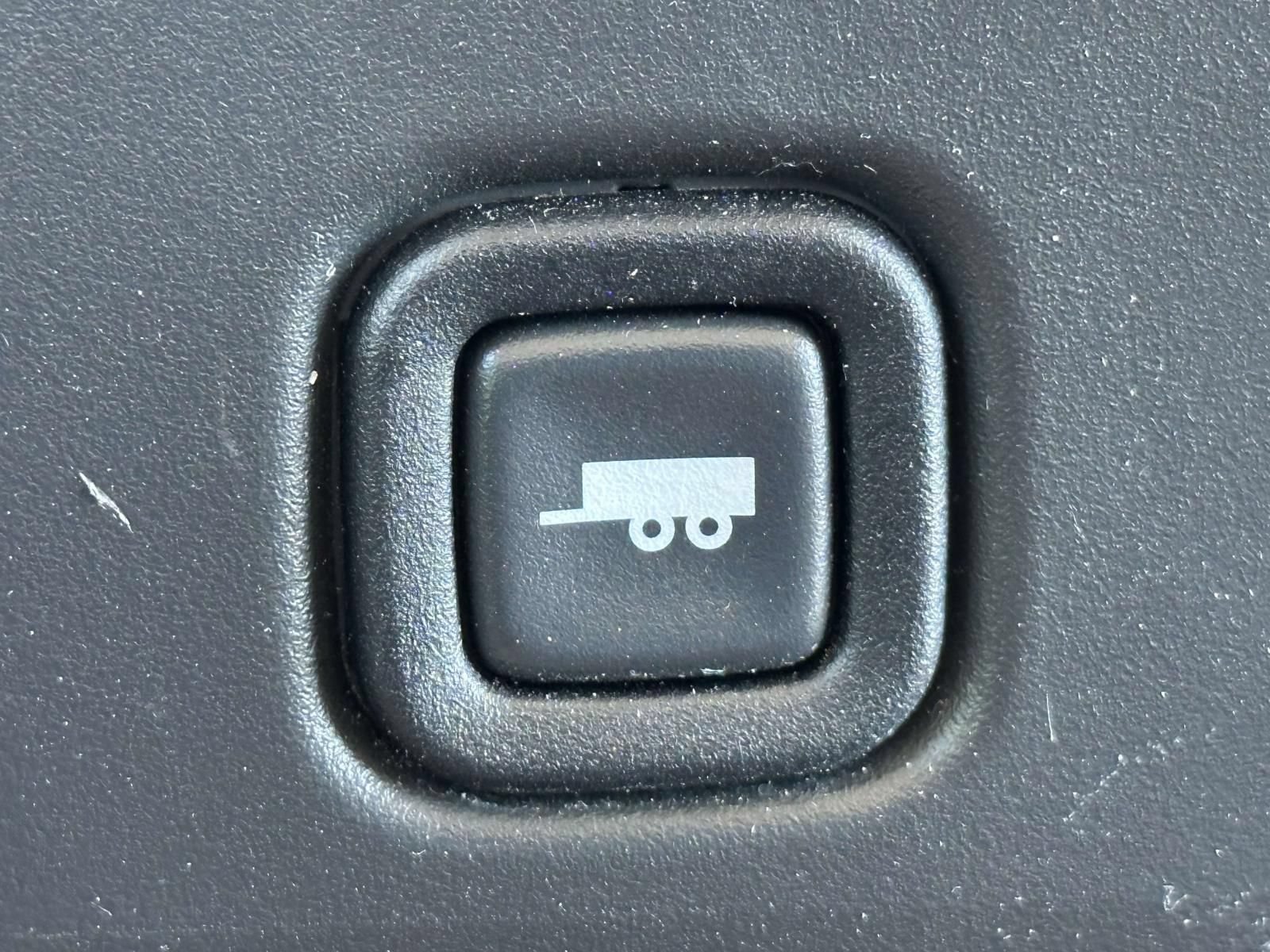 Certified 2025 Chevrolet Express 2500 w/ Driver Convenience Package RWD image 16
