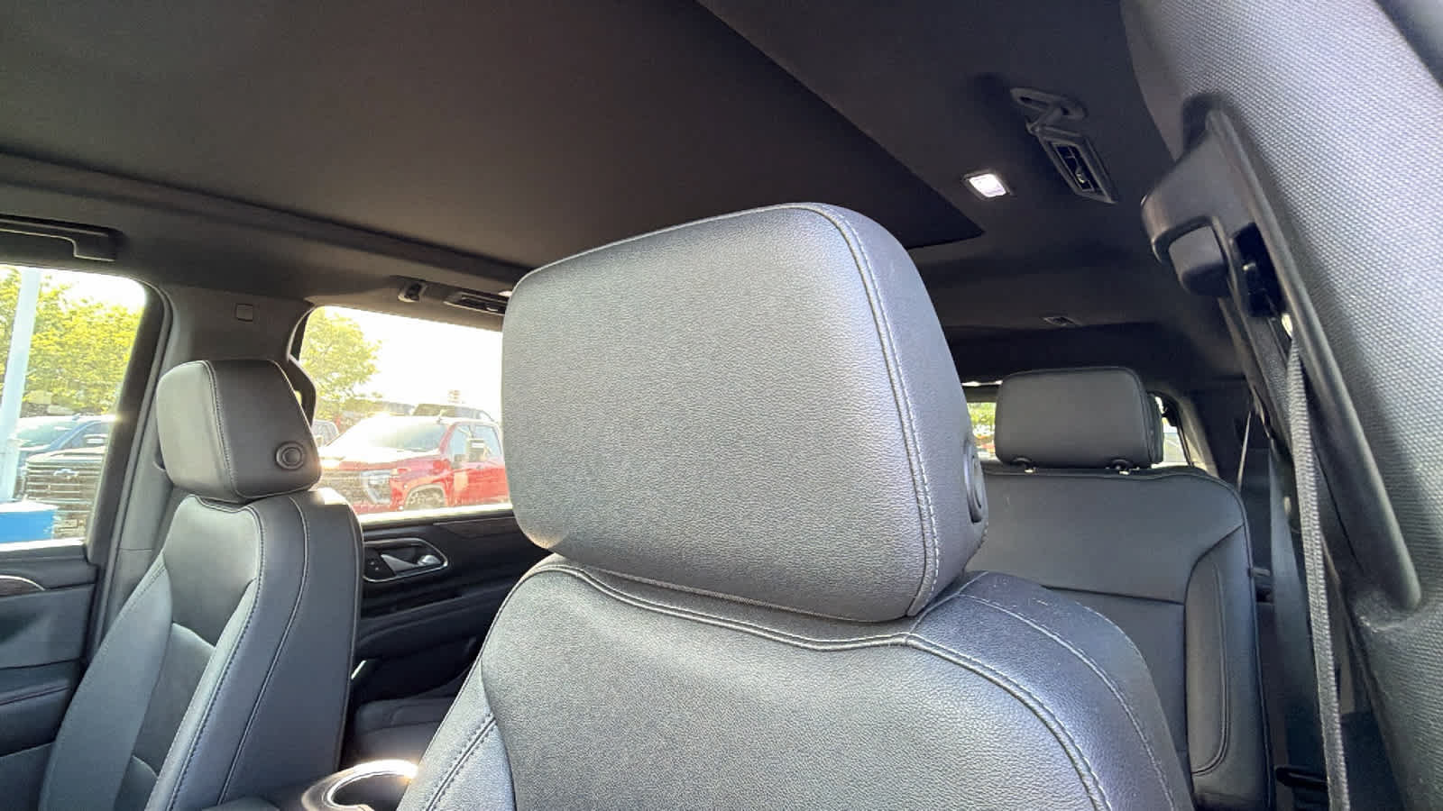 Used 2022 Chevrolet Tahoe LT w/ Luxury Package AWD/4WD image 11