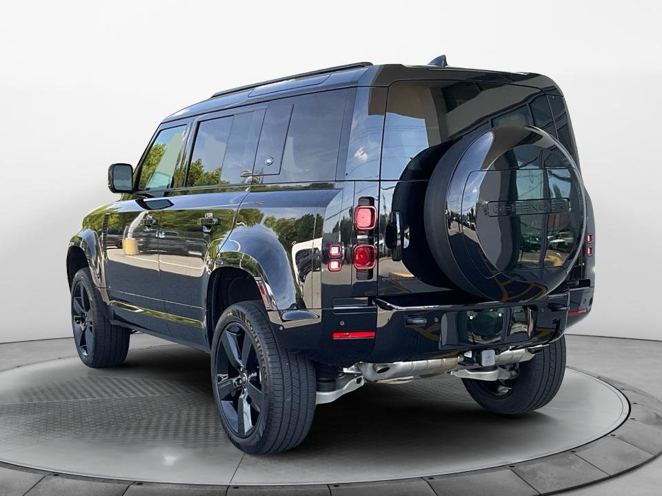 Used 2024 Land Rover Defender 110 X-Dynamic SE AWD/4WD image 5
