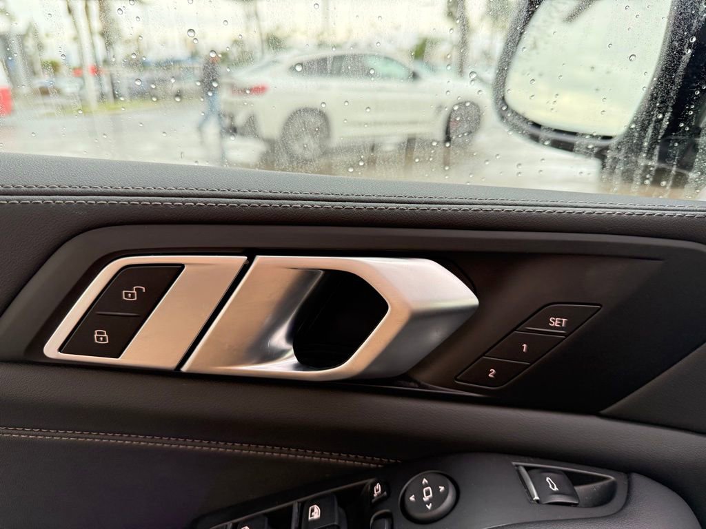 Used 2026 BMW X5 xDrive40i w/ M Sport Package image 7