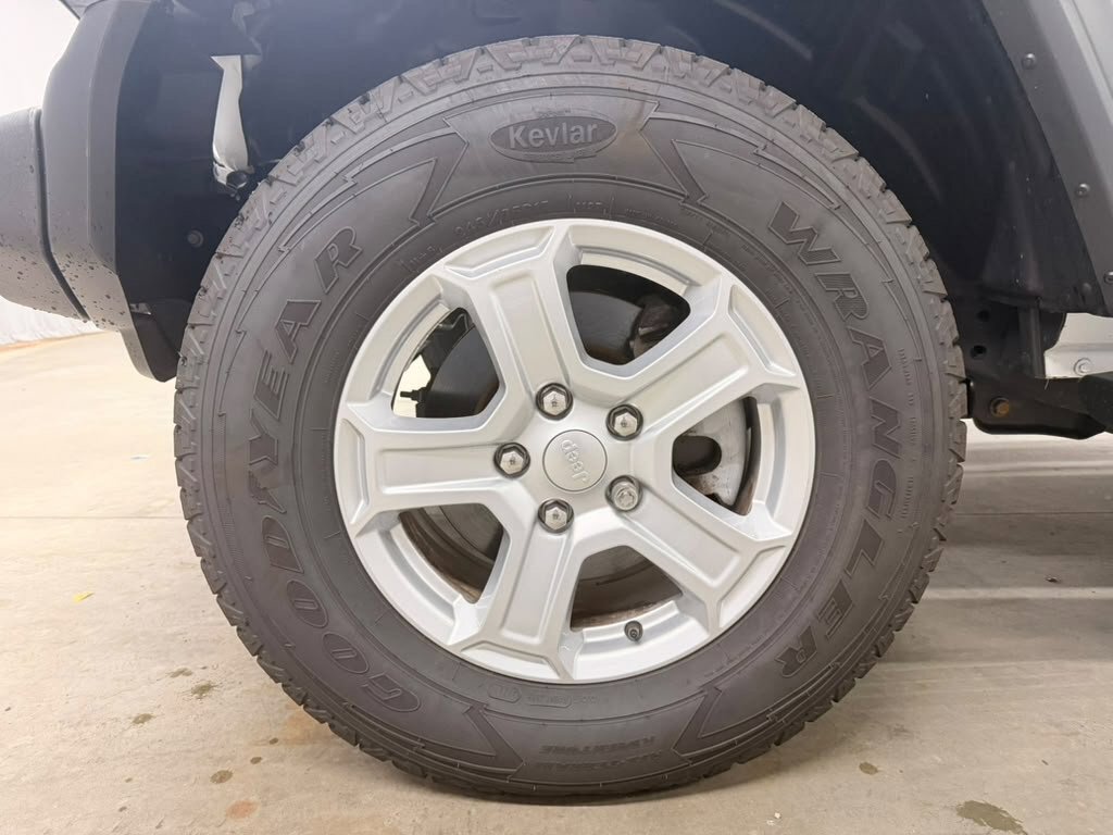 Used 2020 Jeep Wrangler Sport AWD/4WD image 18