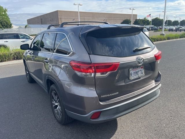 Used 2019 Toyota Highlander LE w/ Carpet Mat Package (TMS) FWD image 7