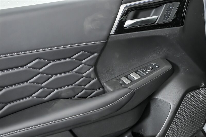 New 2026 Mitsubishi Outlander SEL AWD/4WD image 11