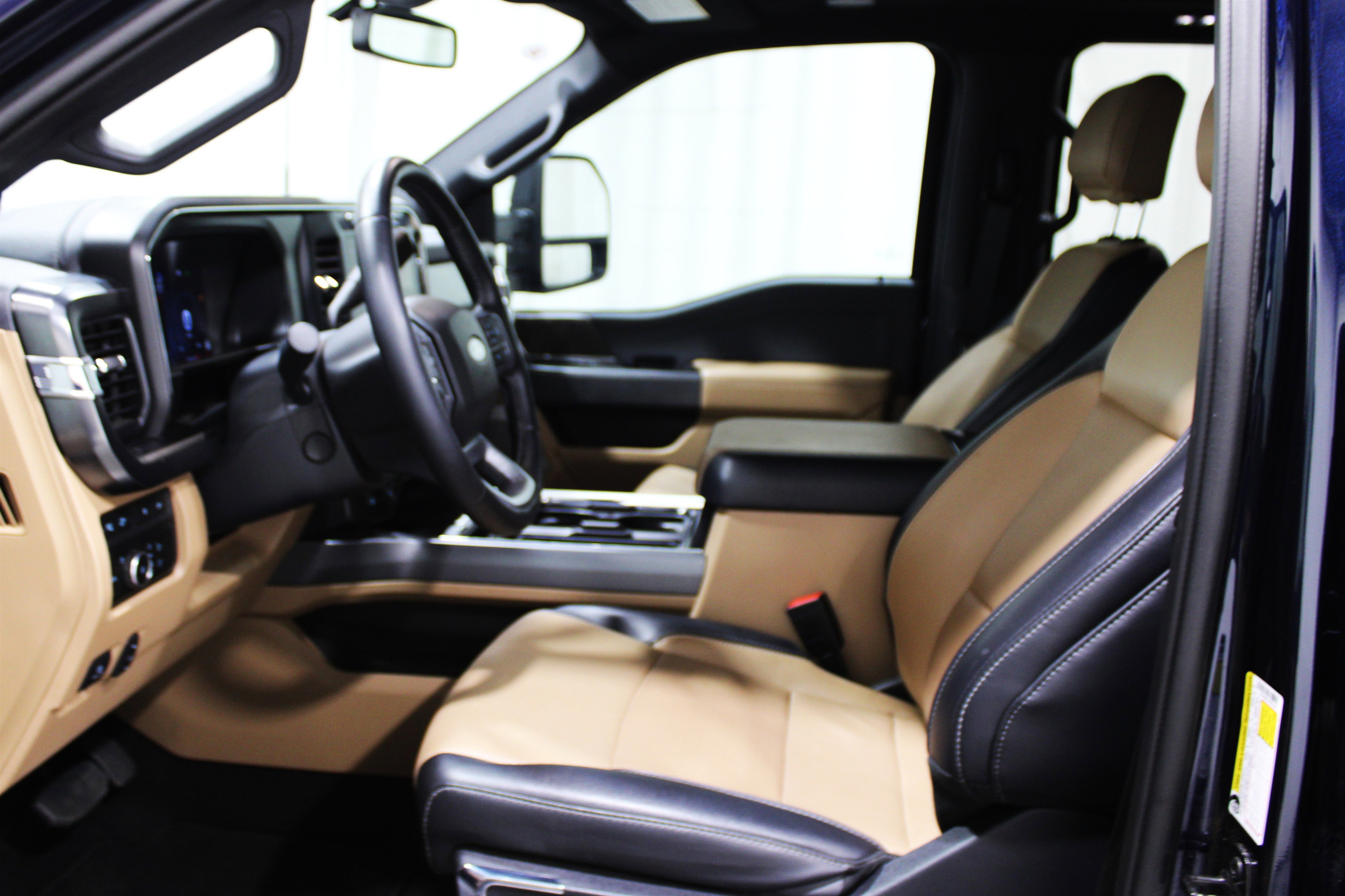 Used 2023 Ford F250 Lariat w/ Lariat Ultimate Package image 3