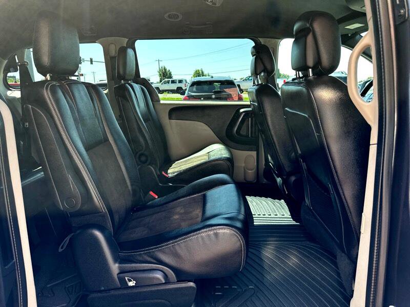 Used 2019 Dodge Grand Caravan SXT image 5