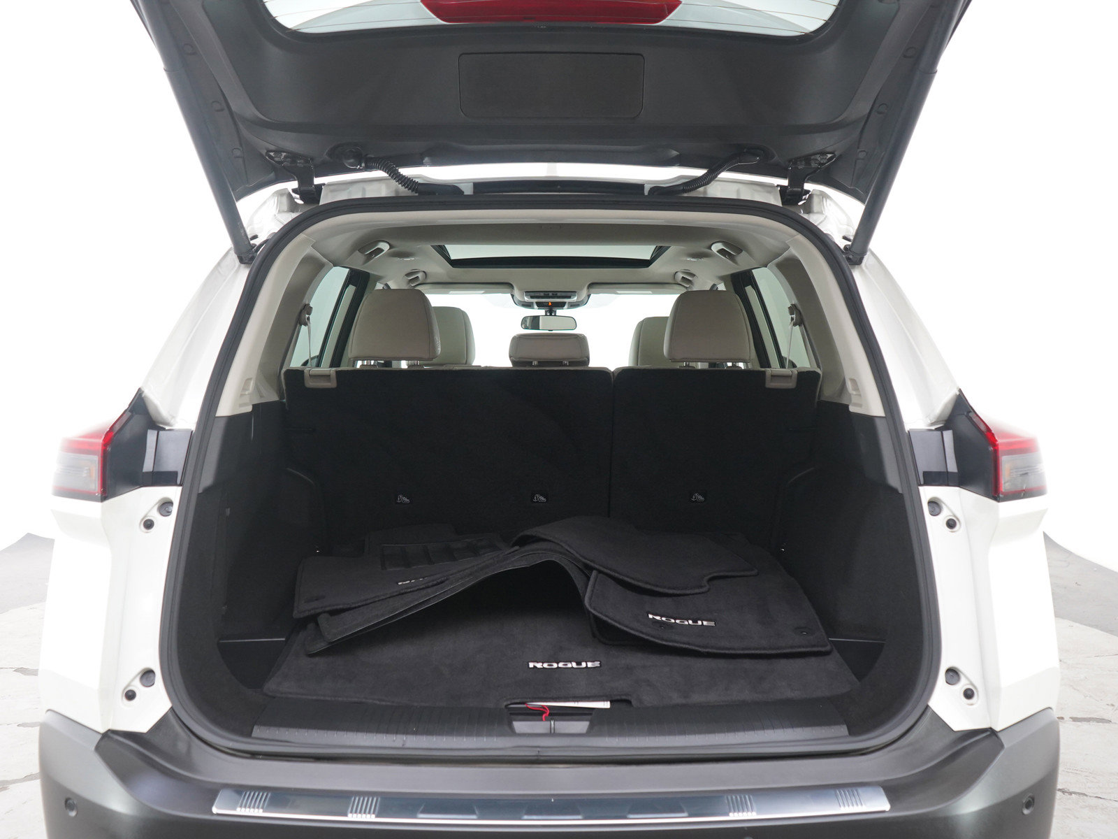 Used 2023 Nissan Rogue SV w/ SV Premium Package AWD/4WD image 16