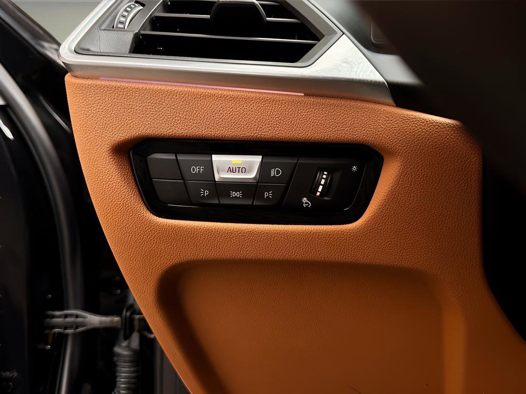 Used 2023 BMW 330i Sedan w/ Convenience Package image 19