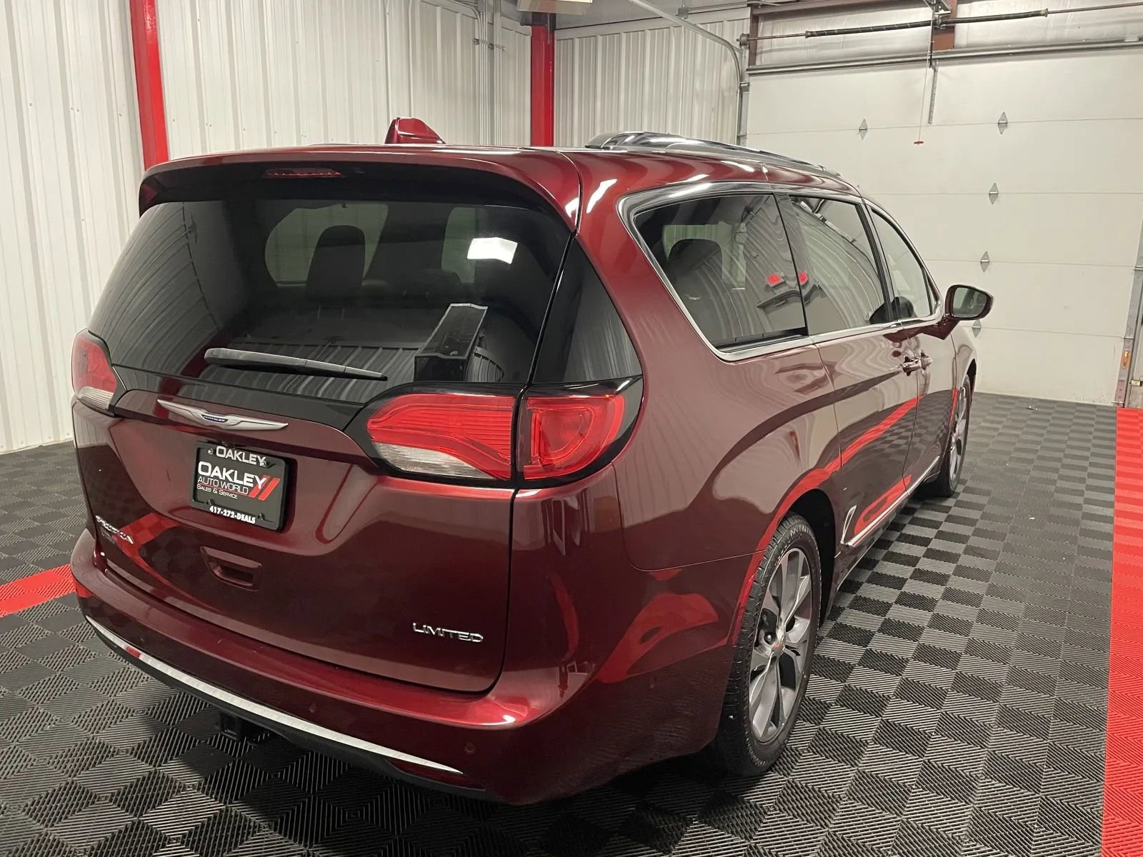 Used 2019 Chrysler Pacifica Limited w/ Tire & Wheel Group image 17