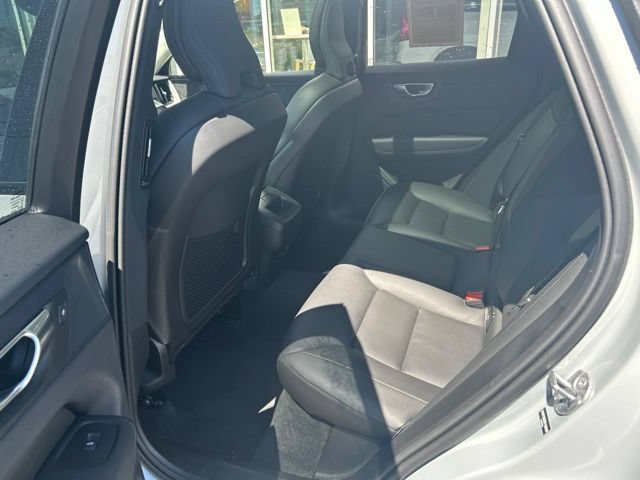 Certified 2025 Volvo XC60 B5 Plus AWD/4WD image 17