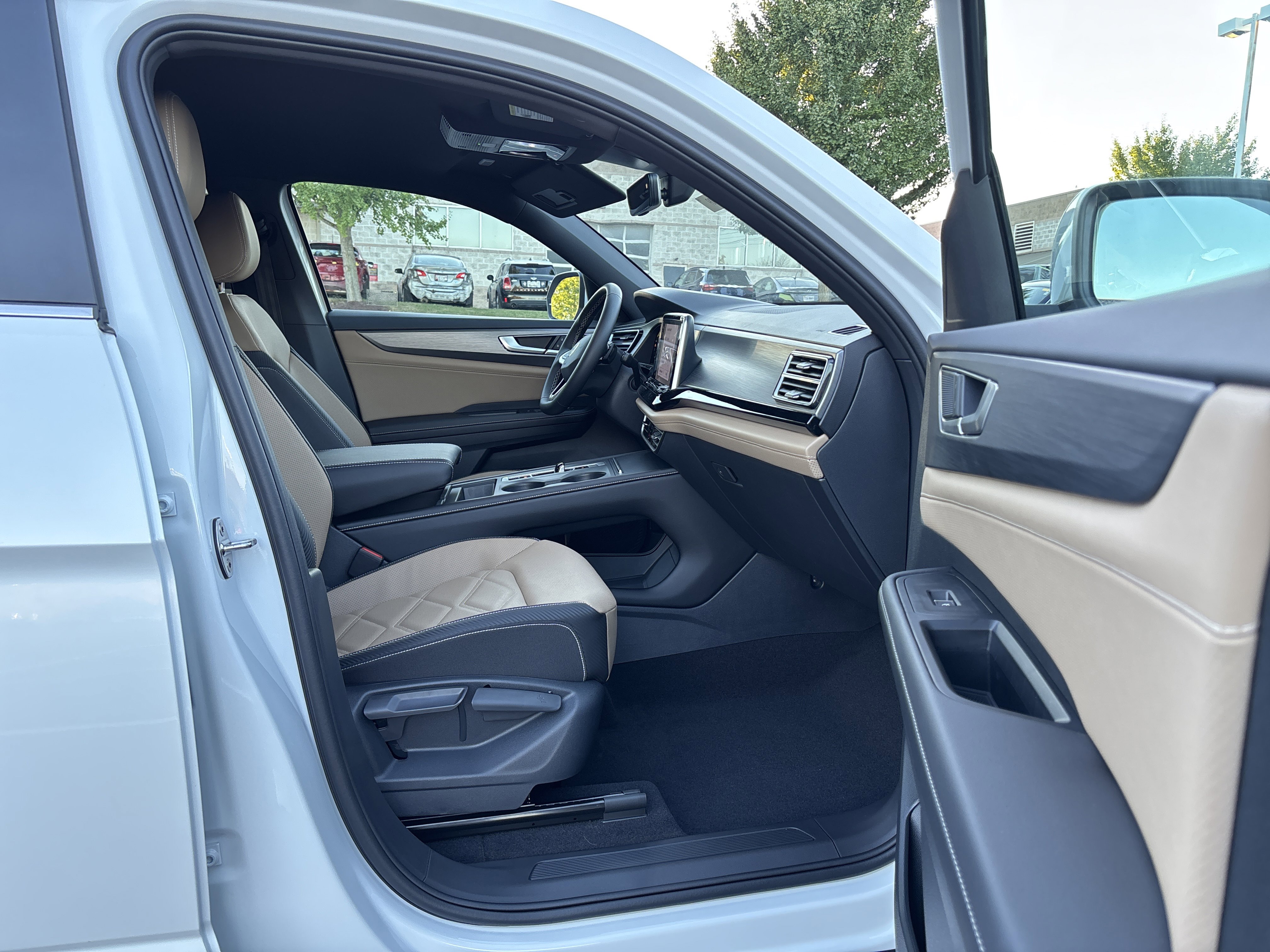 New 2026 Volkswagen Atlas Cross Sport SE image 30