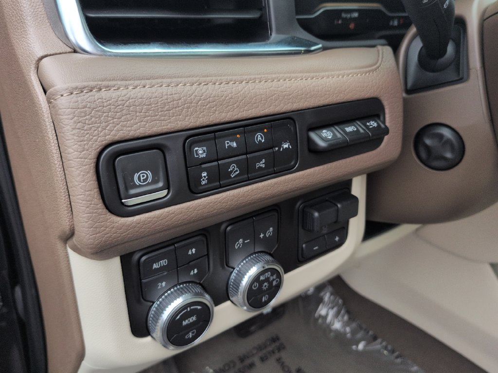 Used 2023 GMC Yukon Denali w/ Denali Reserve Package AWD/4WD image 24