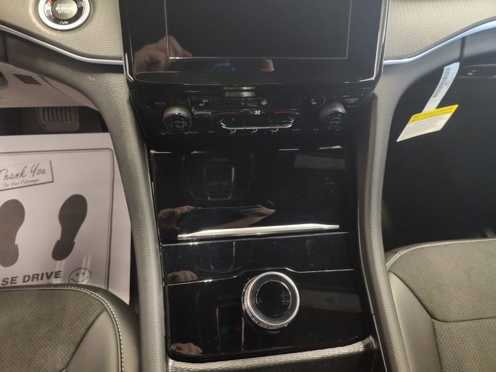 New 2025 Jeep Grand Cherokee Altitude image 13