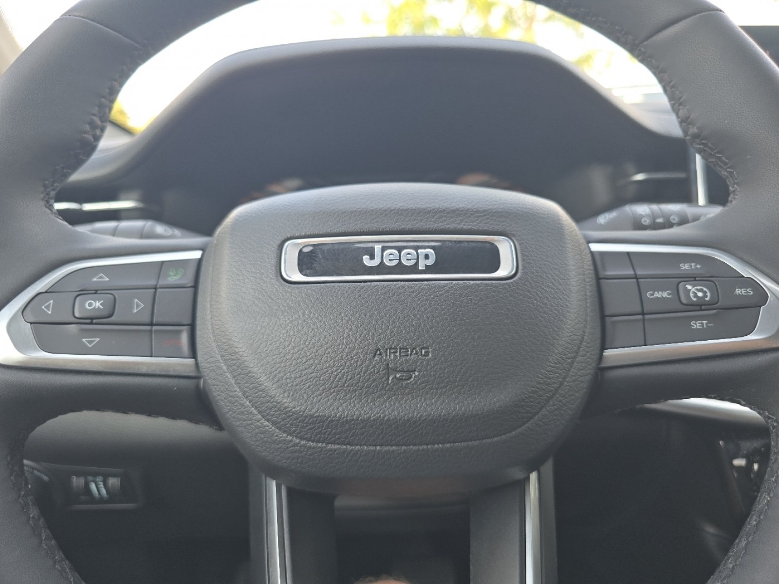 Used 2023 Jeep Compass Latitude w/ Convenience Group AWD/4WD image 27