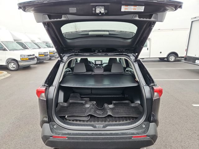 Used 2021 Toyota RAV4 XLE w/ Convenience Package image 32