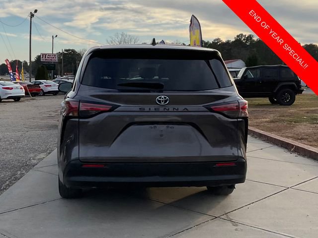 Used 2022 Toyota Sienna XLE image 6