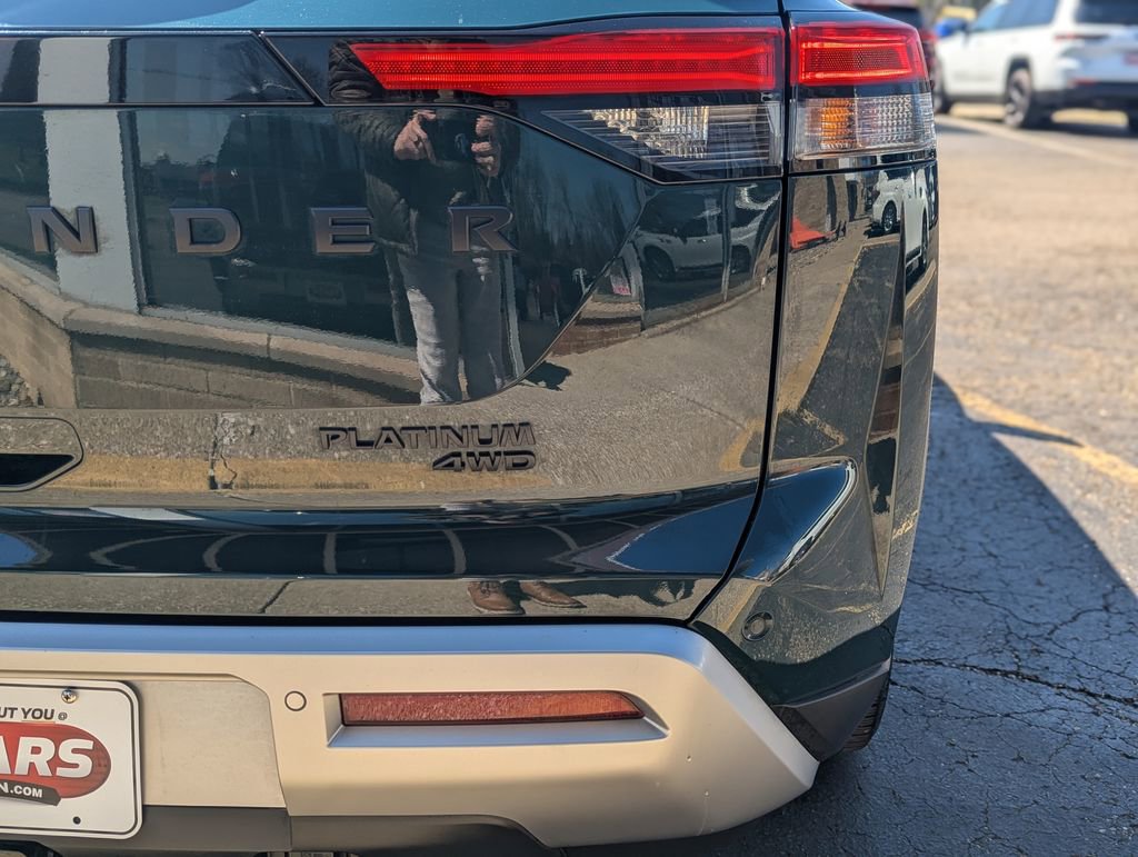 Used 2023 Nissan Pathfinder Platinum image 8